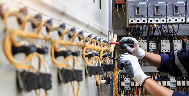 Professional Electrician technician working in Dutch Island, GA
